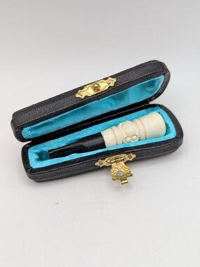 Meerschaum Cream Hand-Carved Floral Cigarette Holder